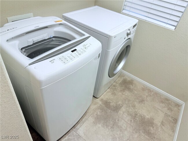 Building Photo - 1137 Sax Fifth Ave