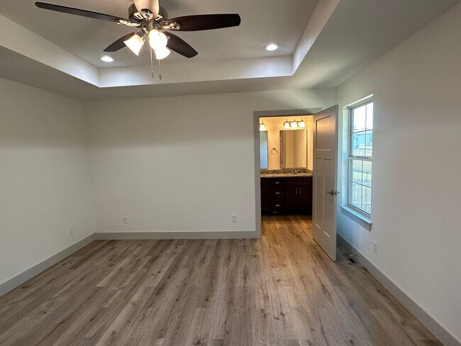 Building Photo - Now LEASING in Summit Pass! Available May 18, 2026!