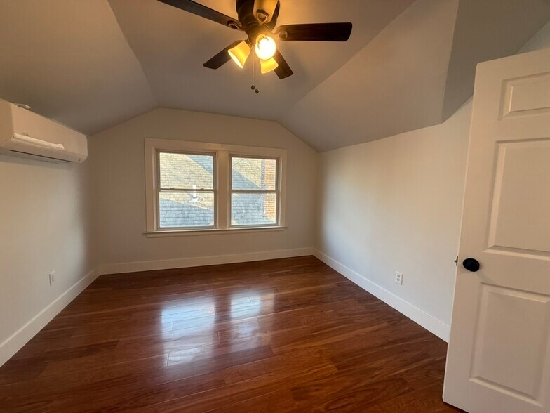 Building Photo - 1367 Burdette Ave