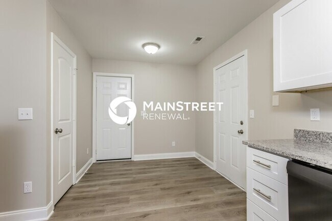 Building Photo - 3 Bedroom Pet-Friendly Home in Greensboro,...