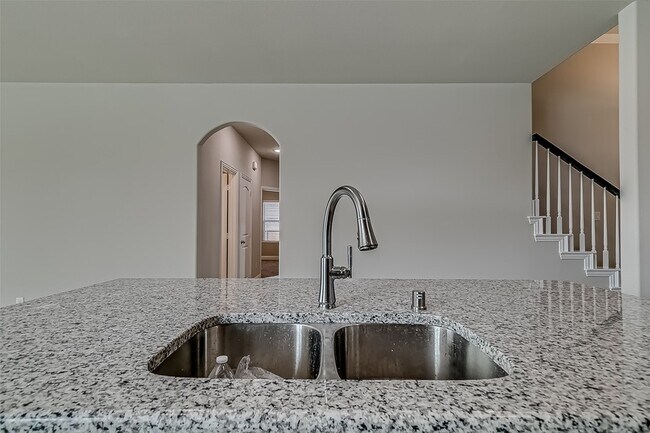 Building Photo - 327 Sweetspire Dr