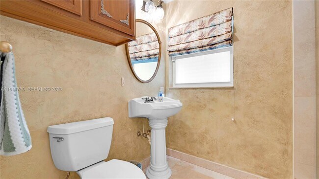 Building Photo - 623 NE 17th Way