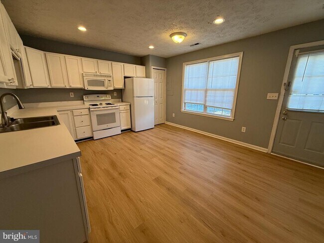 Building Photo - 10500 Boxmeer Ct