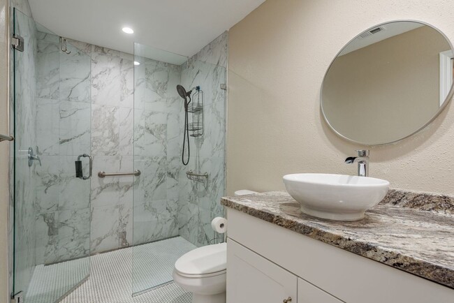 Building Photo - Pool Home Near Florida Beaches