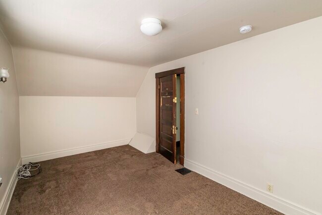 Building Photo - 831 Brookwood Pl