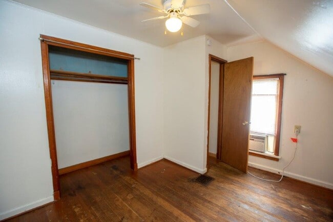 Building Photo - 207 Private Room for Rent!