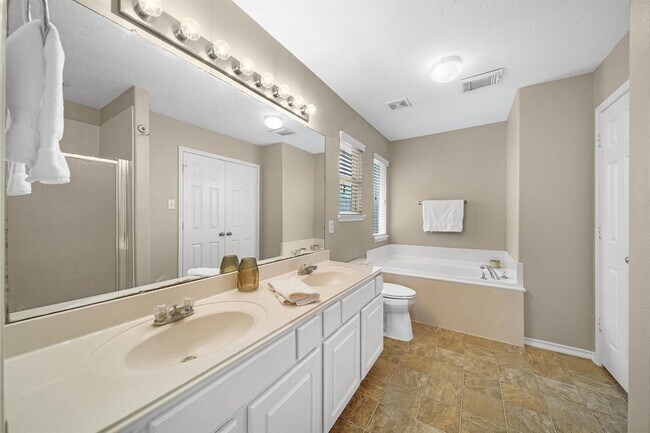 Building Photo - 18436 Sunrise Pines Dr