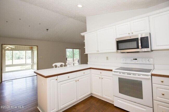 Building Photo - 1205 Greenbriar Dr