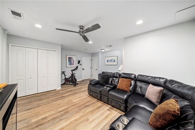 Building Photo - 5227 Whiteoak Ave