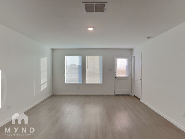 Building Photo - 225 Poplar Pl