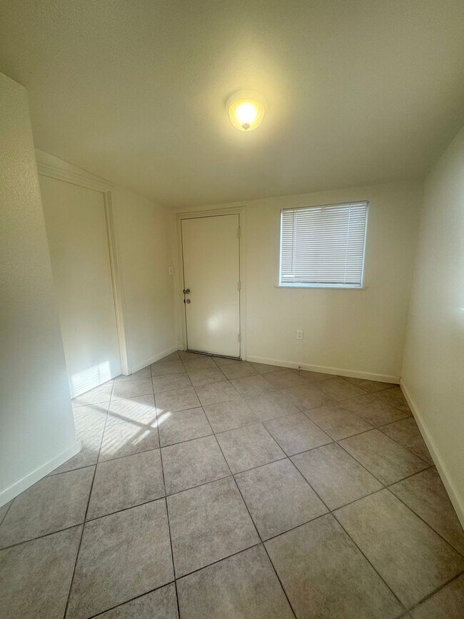 Building Photo - 11495 Hawley Rd