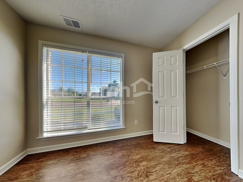 Building Photo - 6472 Daybreak Dr