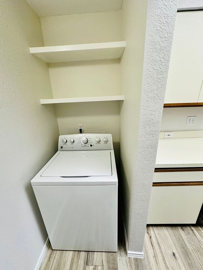 Building Photo - 1 MONTH FREE !!! - Charming 2 Bed 2 Bath C...