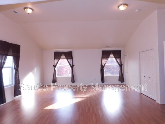 Building Photo - 1218 34th Pl