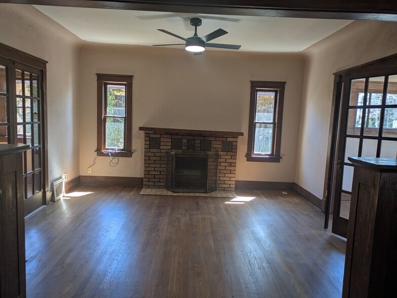 Building Photo - 1272 S University Blvd