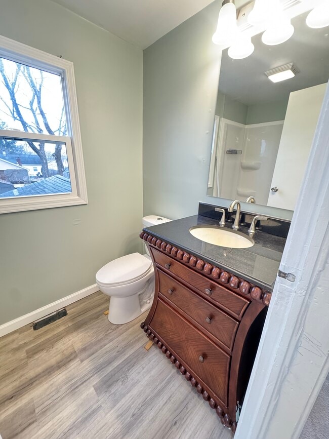 Building Photo - 1237 E Riverside Dr