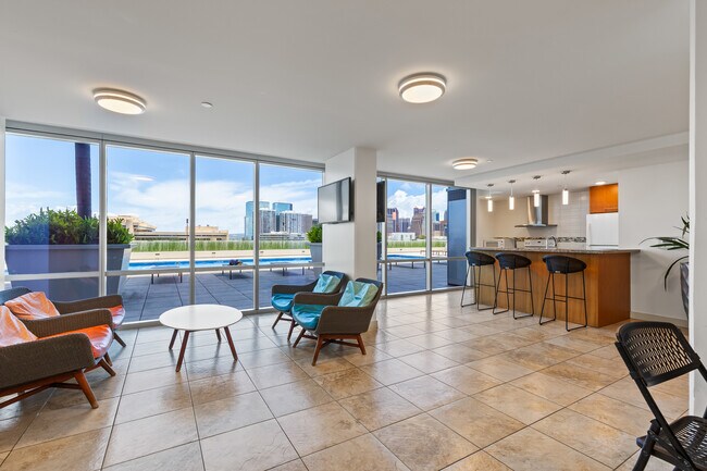 Building Photo - 555 South St