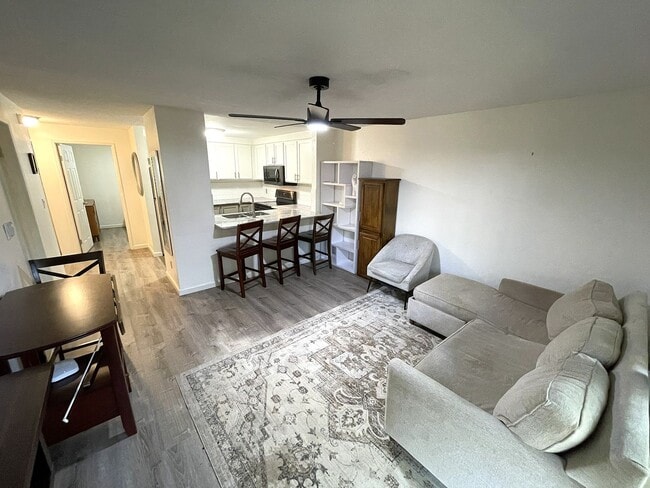 Building Photo - Kihei Shores - Furnished 2 Bed/2Bath Condo - Pool and Hot Tub - 2 Parking Spaces