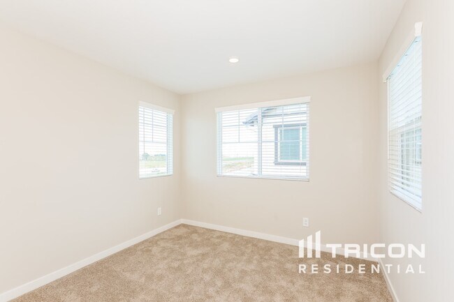 Building Photo - 31667 Hans Dr