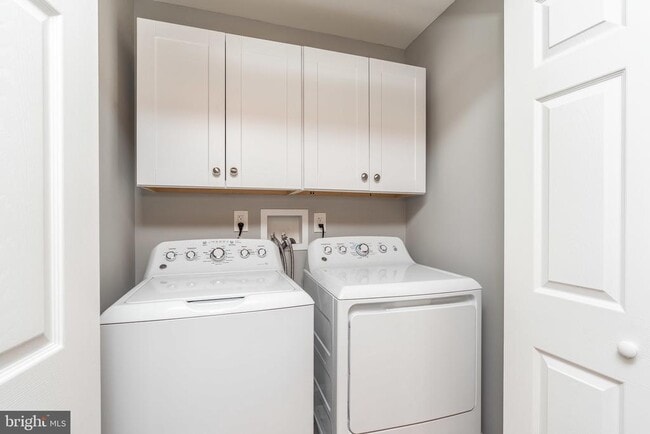 Building Photo - 365 Bonsal St