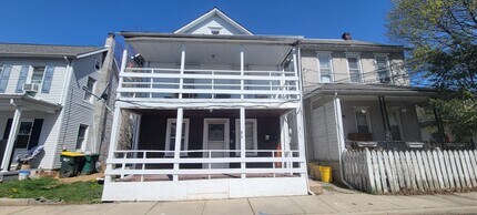 Building Photo - 217 Pen Argyl St