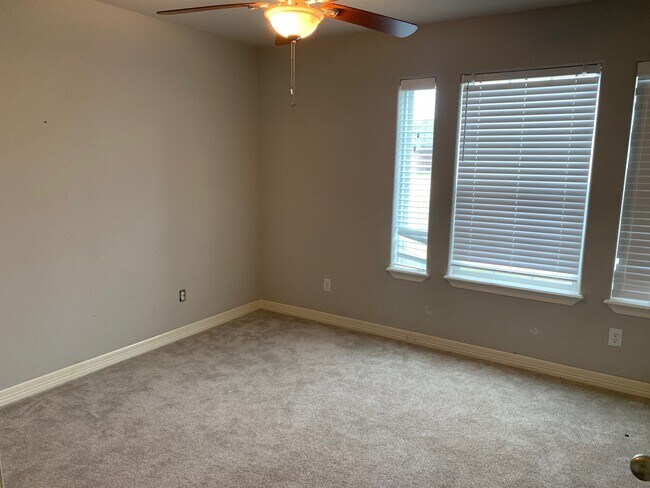 Building Photo - 107 Freedom