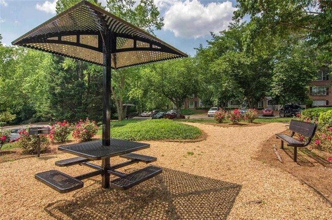 Building Photo - 9200 Roberts Dr