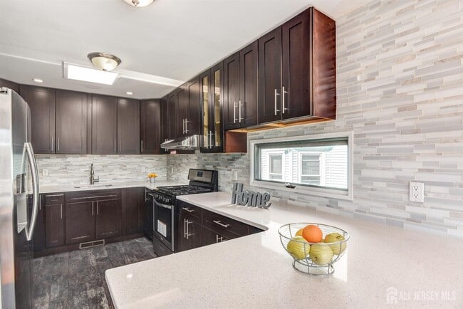 Building Photo - 167 N Main St