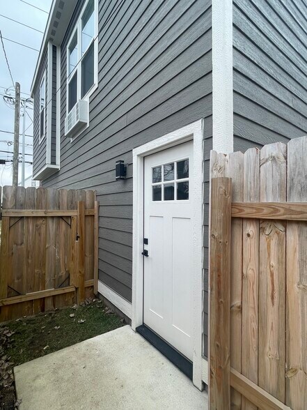 Building Photo - 1142 English Ave