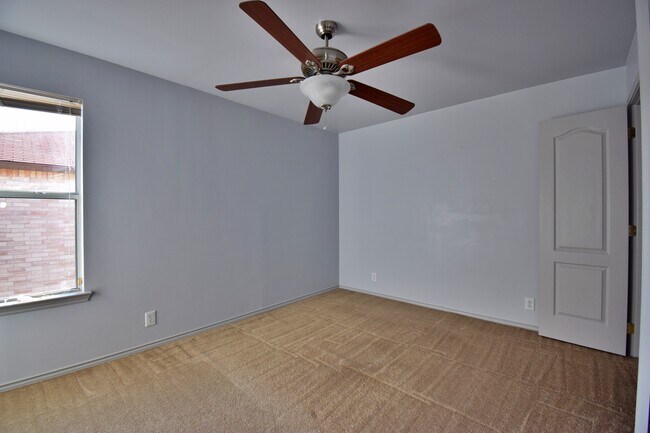 Building Photo - 7013 N 39th St