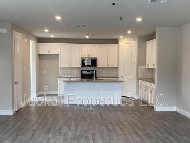 Building Photo - 801 Ponds Edge Ln