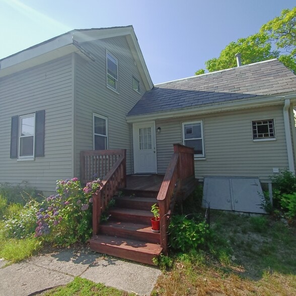 Building Photo - 376 Grove St