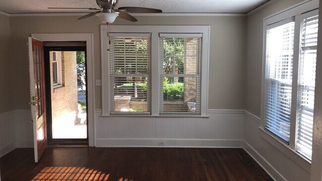 Building Photo - Move In Special -2 Bedroom 1.5 bathroom-Wesley Heights