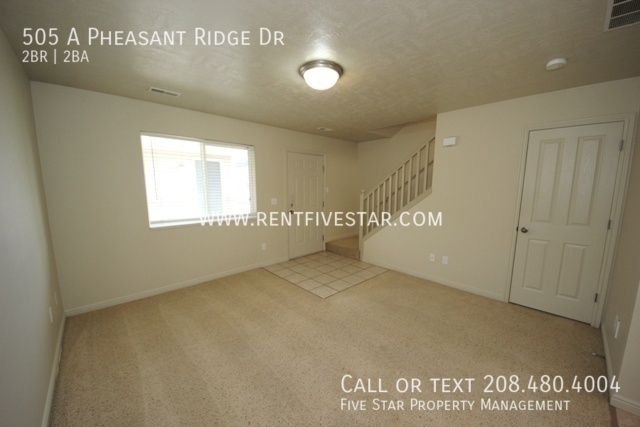 Building Photo - Pheasant Ridge Townhome Available in Chubb...