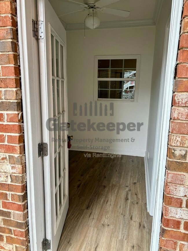 Building Photo - 76 Intown Pl