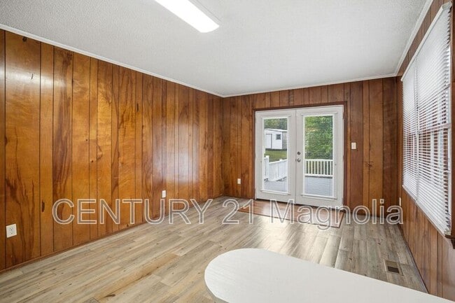 Building Photo - 934 Bluebird Rd