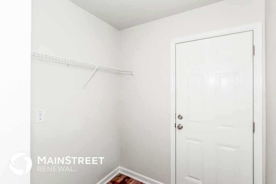 Building Photo - 304 Hidden Ct