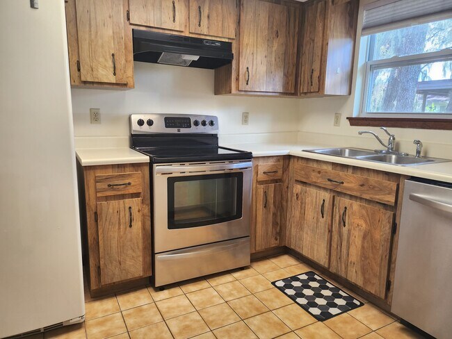 Building Photo - 35097 Whispering Oaks Blvd