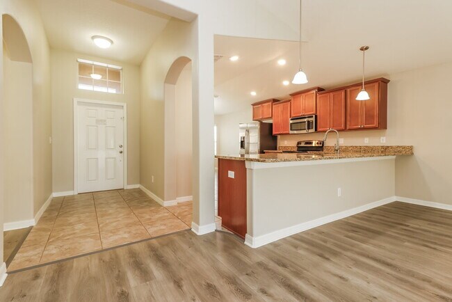 Building Photo - 18339 Briar Oaks Dr