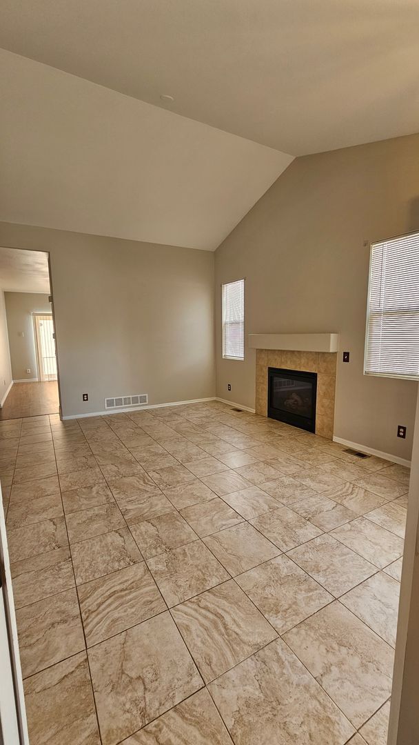 Building Photo - $2700 | 4BR/2.5BA | Pet Friendly House wit...
