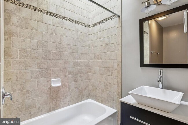 Building Photo - 1226 Carrollsburg Pl SW