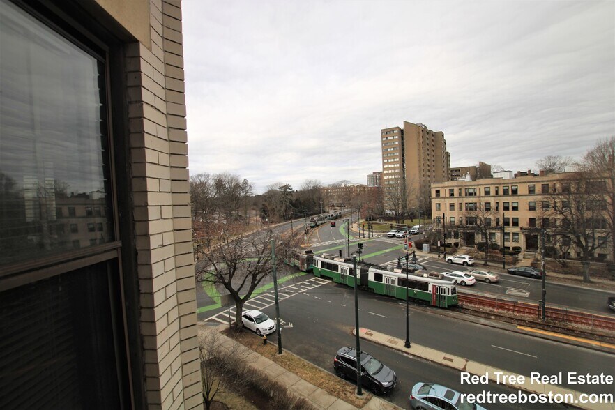 Building Photo - 1868 Commonwealth Ave