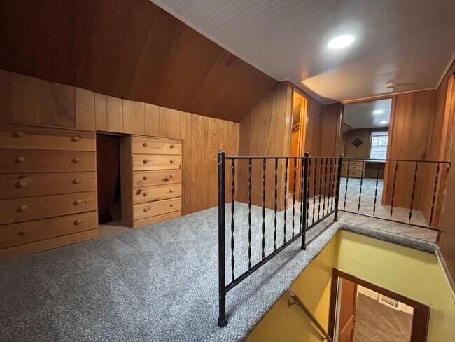 Building Photo - Charming Hilltop Home with Stunning City Views