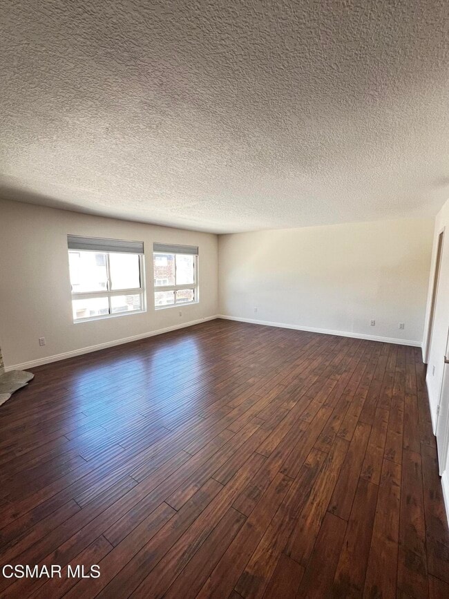 Building Photo - 5401 Zelzah Ave