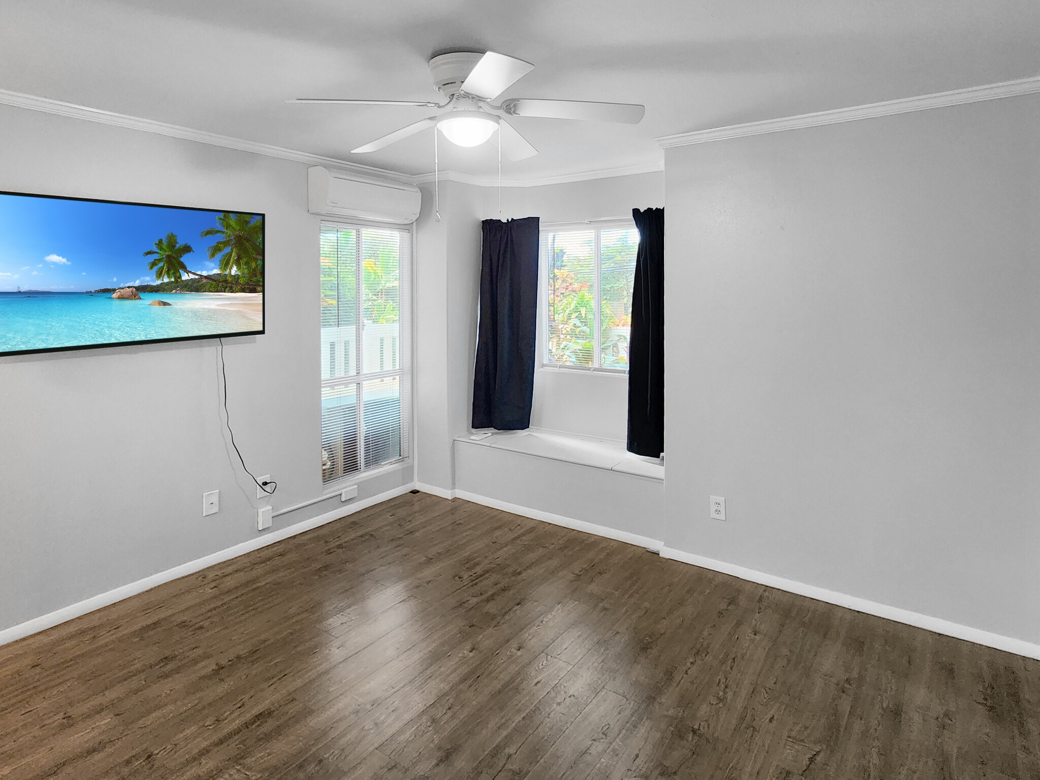 Master bedroom window seat - 75-6081 Alii Dr