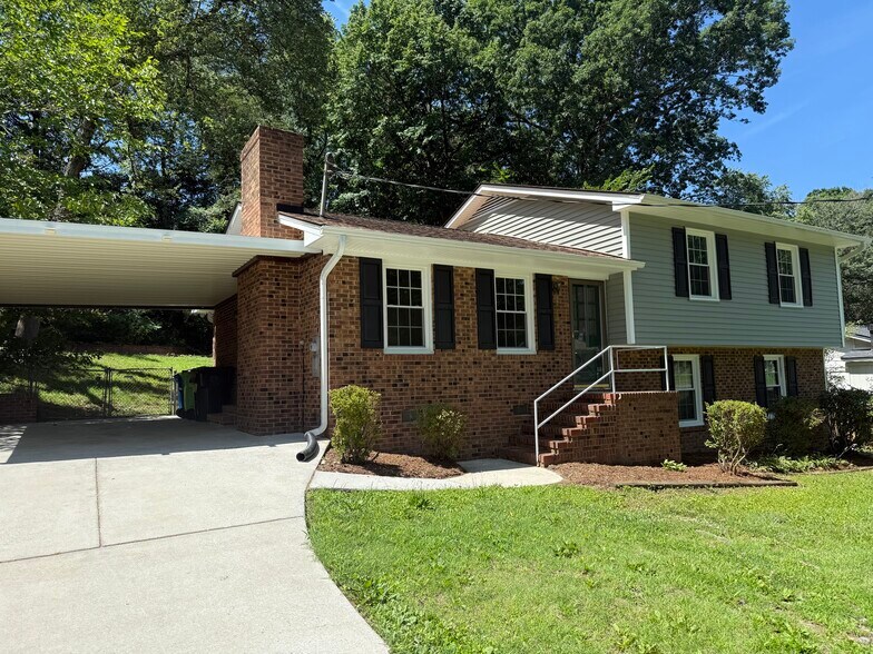 Building Photo - 2209 Sierra Dr