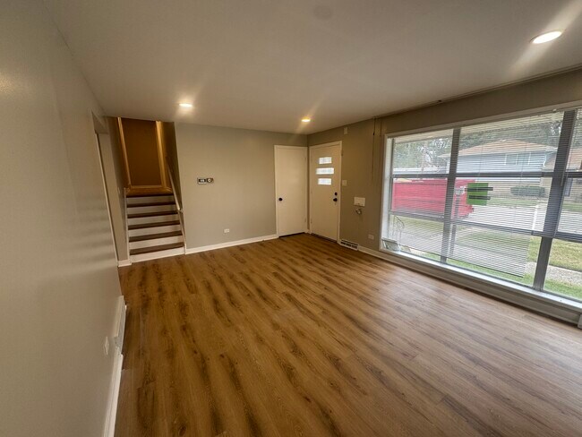 Building Photo - 14700 Avalon Ave
