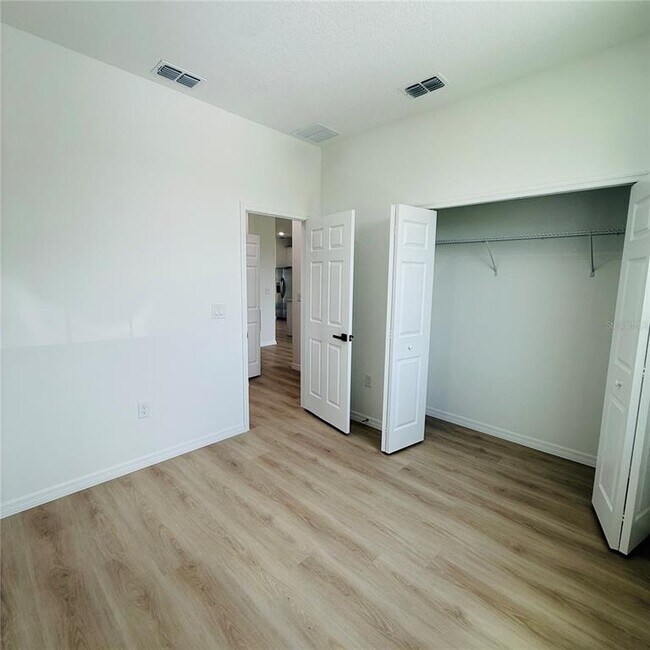 Building Photo - 602 Desmoines Ct