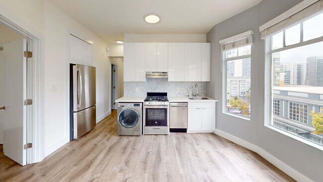 Building Photo - 810 Eddy St