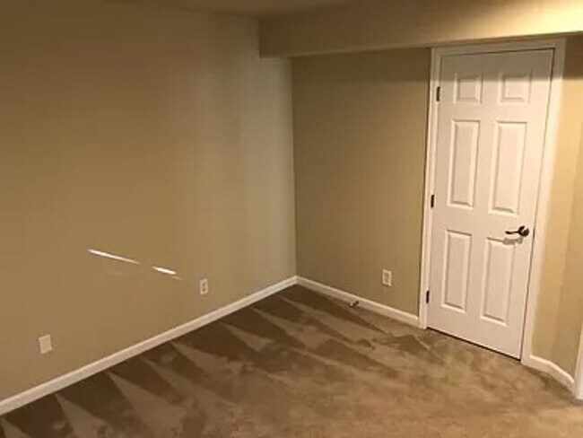 Building Photo - 1319 Lily Lake Dr